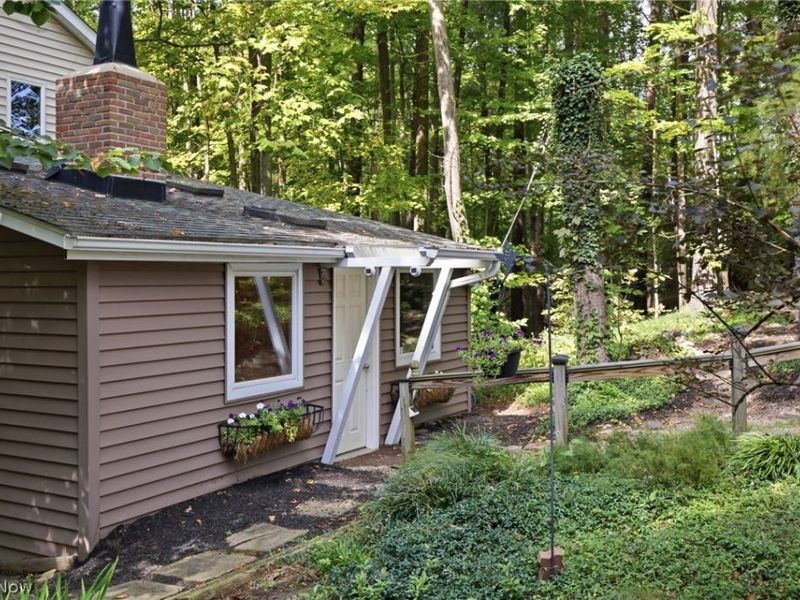 13774 Oak Tree Trail, Chardon, OH 44024 Photo 2