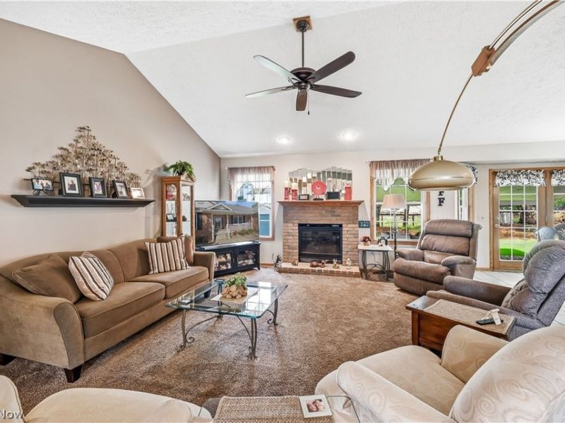 1009 E Reno Drive , Louisville, OH 44641 Photo 15