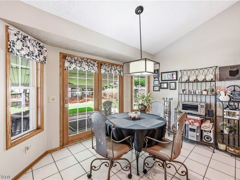 1009 E Reno Drive , Louisville, OH 44641 Photo 18