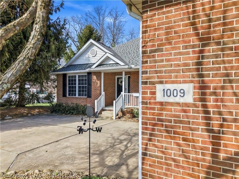 1009 E Reno Drive , Louisville, OH 44641 Photo 6