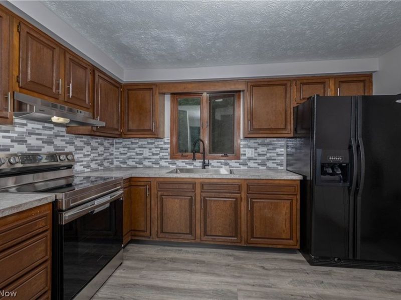 389 Stonewood Street, Canal Fulton, OH 44614 Photo 4