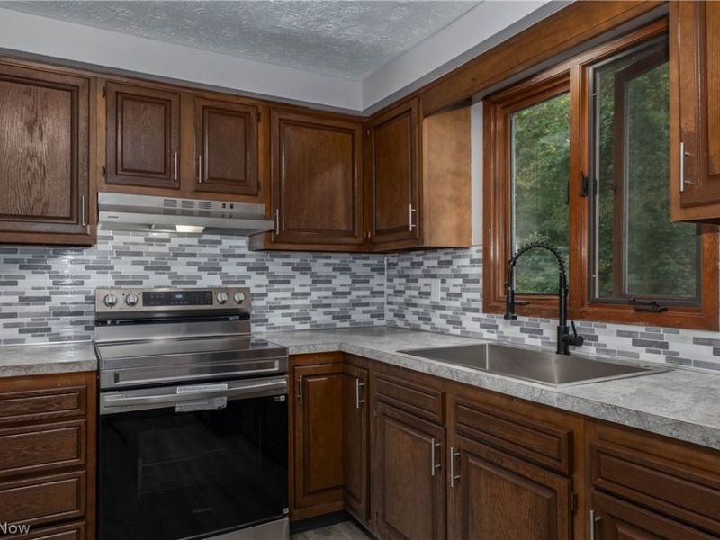 389 Stonewood Street, Canal Fulton, OH 44614 Photo 5