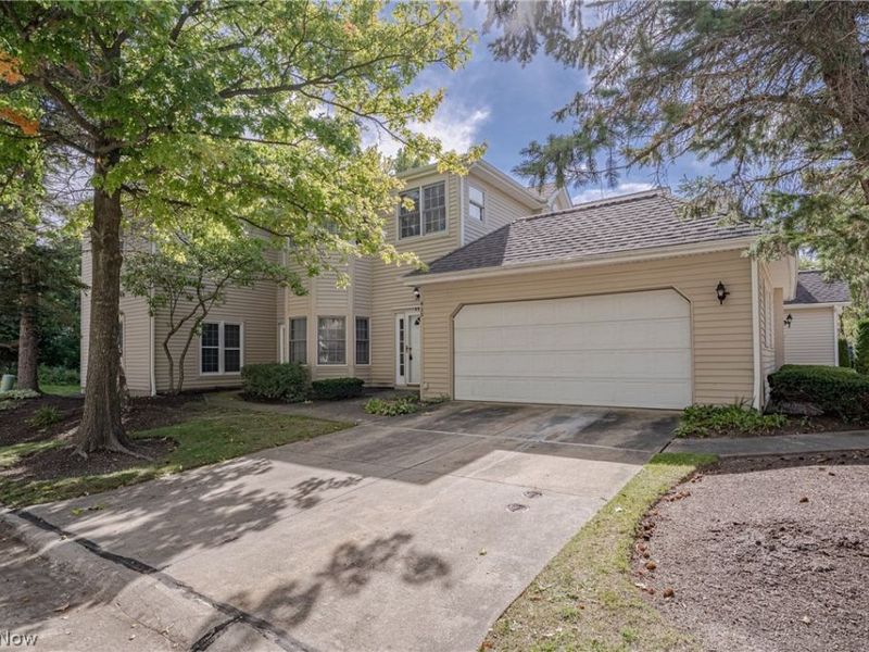 439 Eagle Trce, Mayfield Heights, OH 44124 Photo 1