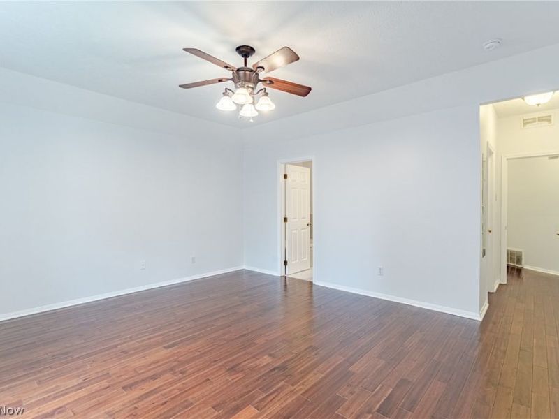 439 Eagle Trce, Mayfield Heights, OH 44124 Photo 18