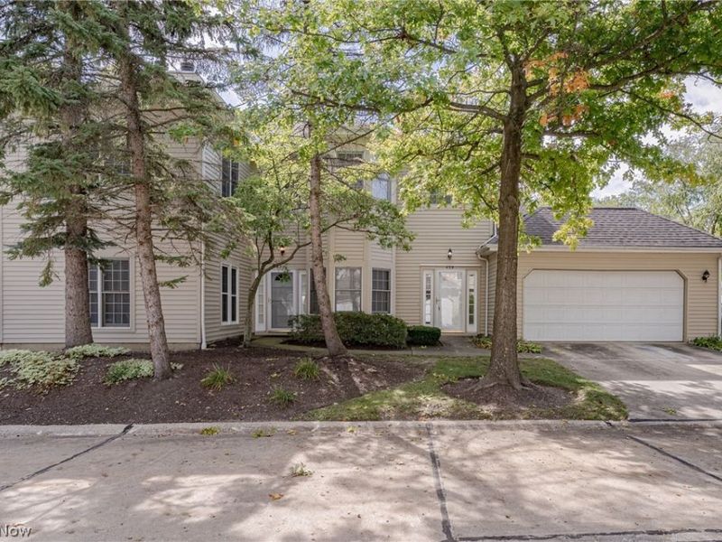 439 Eagle Trce, Mayfield Heights, OH 44124 Photo 2