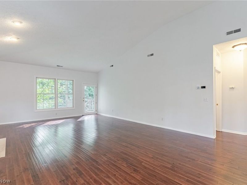 439 Eagle Trce, Mayfield Heights, OH 44124 Photo 4