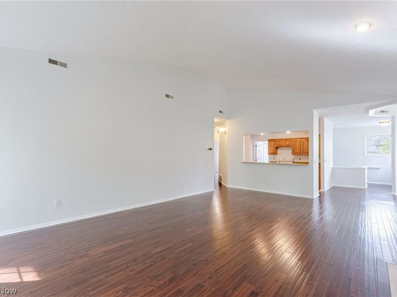 439 Eagle Trce, Mayfield Heights, OH 44124 Photo 5