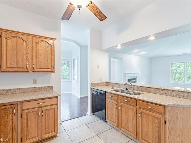 439 Eagle Trce, Mayfield Heights, OH 44124 Photo 6