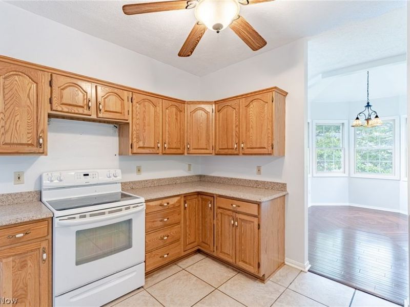 439 Eagle Trce, Mayfield Heights, OH 44124 Photo 7