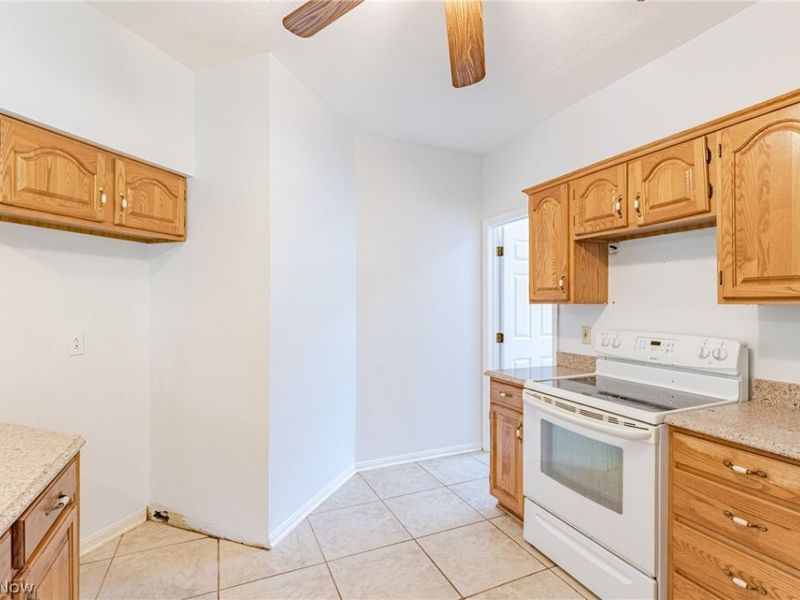 439 Eagle Trce, Mayfield Heights, OH 44124 Photo 8