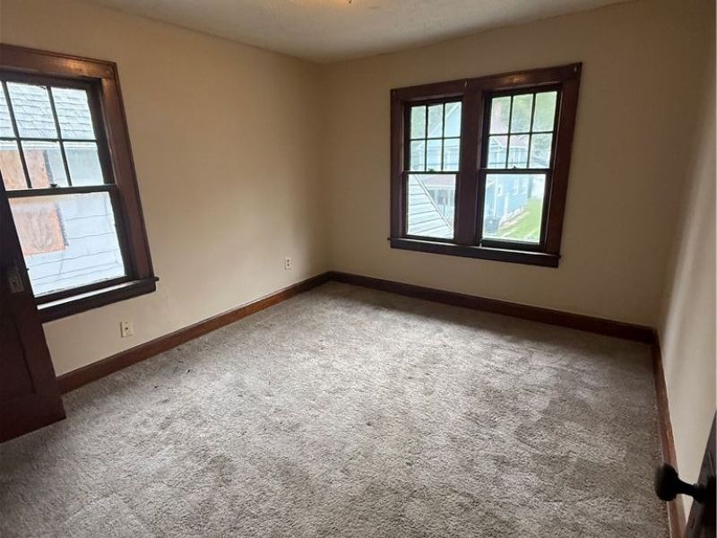 130 E Emerling Avenue, Akron, OH 44301 Photo 9