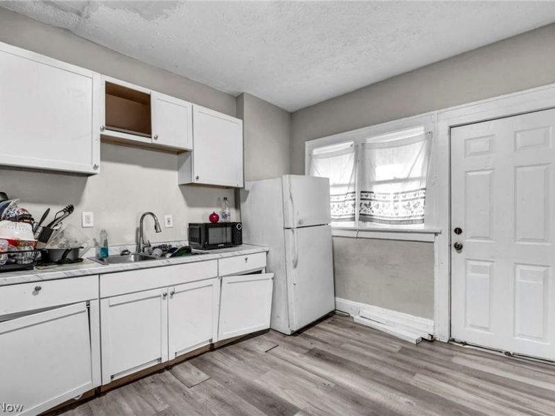 891 Paxton Road, Cleveland, OH 44108 Photo 17