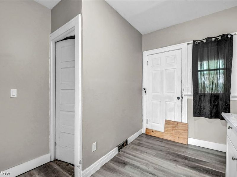 891 Paxton Road, Cleveland, OH 44108 Photo 6