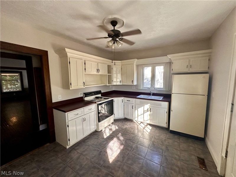 464 Crestwood Avenue, Unit A, Akron, OH 44302 Photo 4