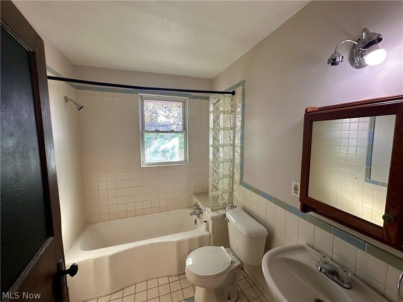 464 Crestwood Avenue, Unit A, Akron, OH 44302 Photo 8