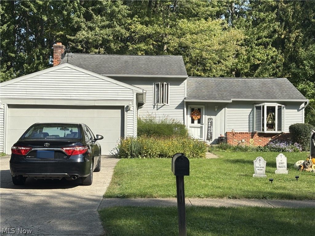 8526 Fairlane Drive, Olmsted Township, OH 44138 Main Photo