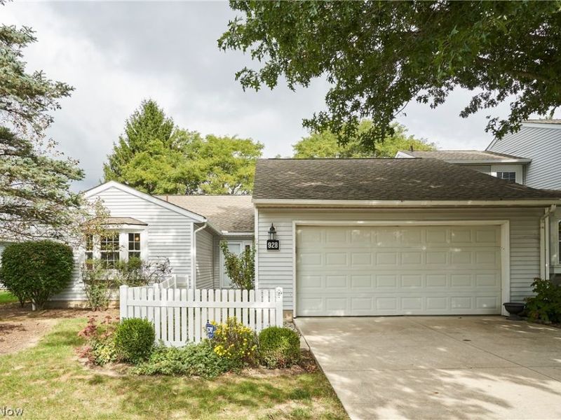 928 Sturbridge Drive, Akron, OH 44313 Photo 1