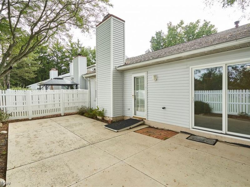 928 Sturbridge Drive, Akron, OH 44313 Photo 3