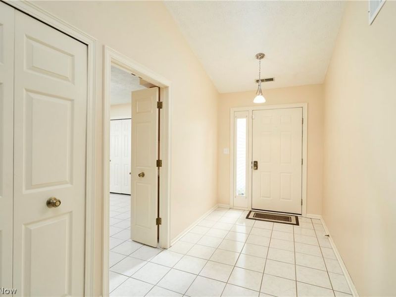 928 Sturbridge Drive, Akron, OH 44313 Photo 5