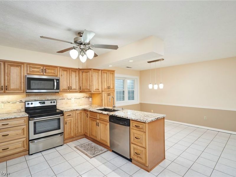928 Sturbridge Drive, Akron, OH 44313 Photo 9