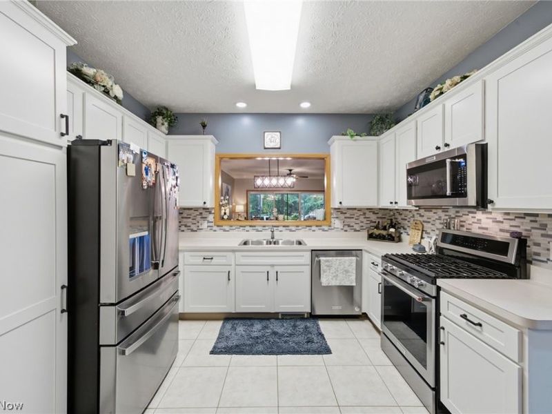 6853 Savannah Drive, North Ridgeville, OH 44039 Photo 13