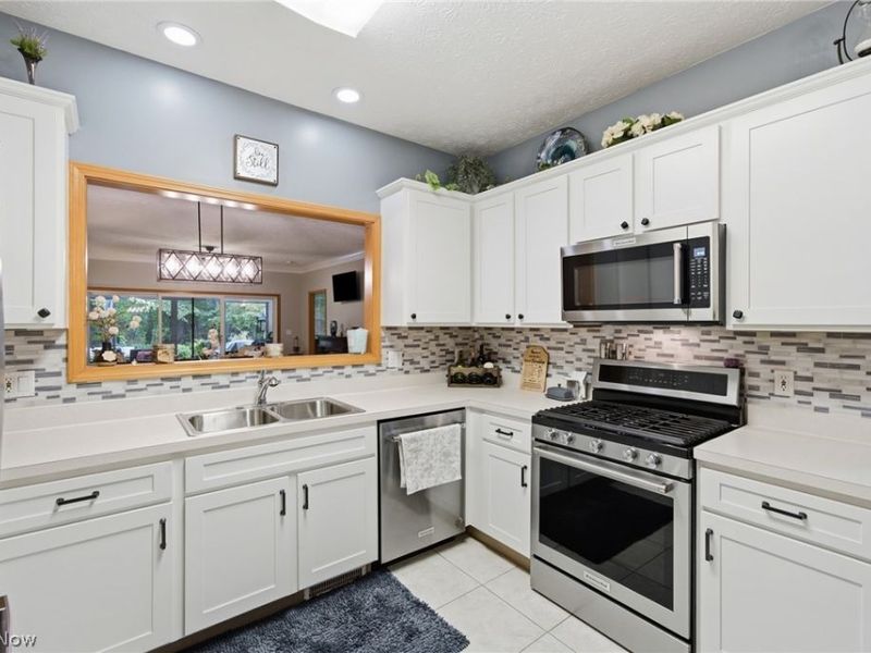 6853 Savannah Drive, North Ridgeville, OH 44039 Photo 14