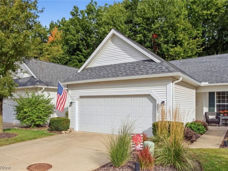 6853 Savannah Drive, North Ridgeville, OH 44039 Photo 2