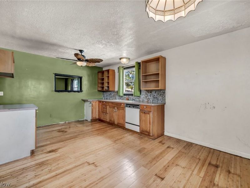 318 Longson Avenue, Elyria, OH 44035 Photo 10