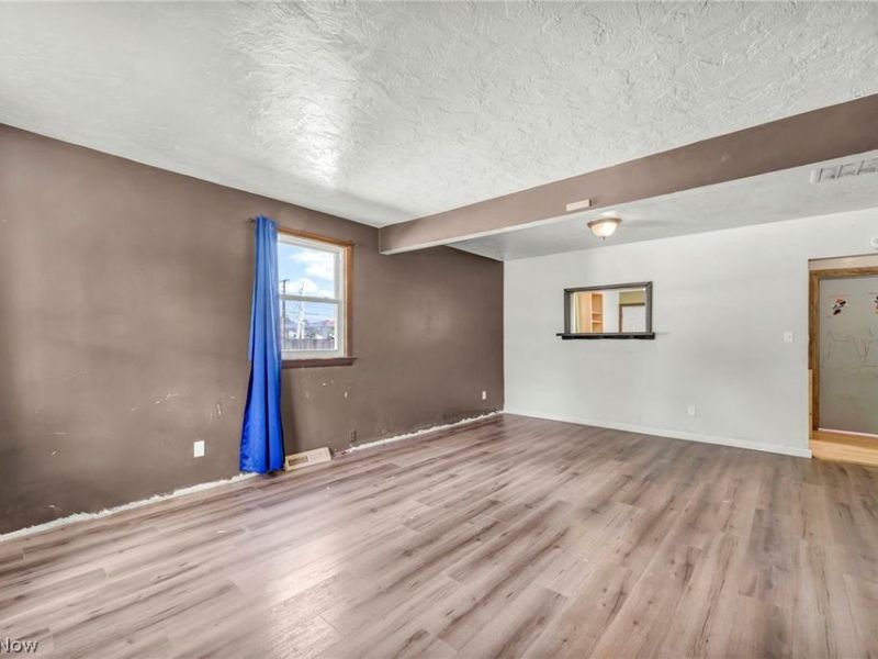 318 Longson Avenue, Elyria, OH 44035 Photo 4