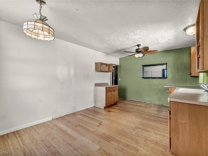 318 Longson Avenue, Elyria, OH 44035 Photo 9