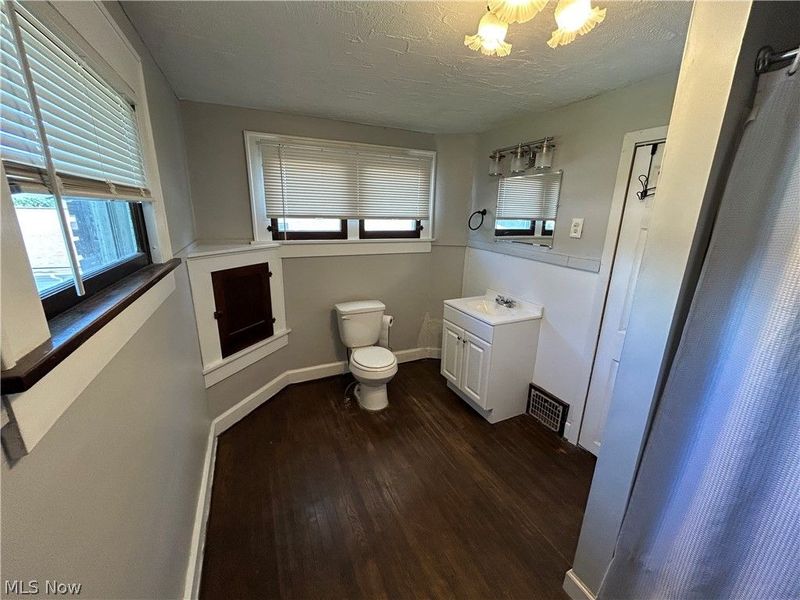109 Main Street N, Navarre, OH 44662 Photo 16