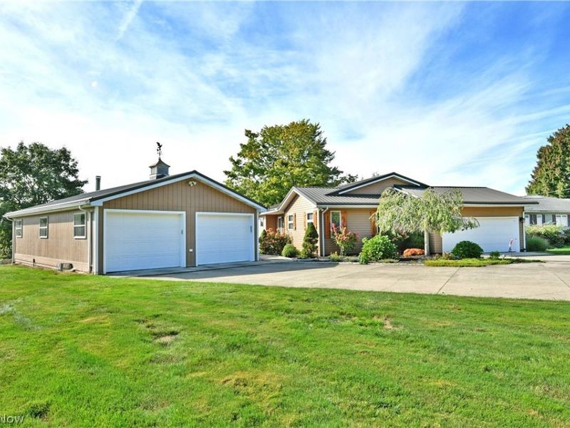 1460 Lake Vue Drive, Roaming Shores, OH 44085 Photo 2