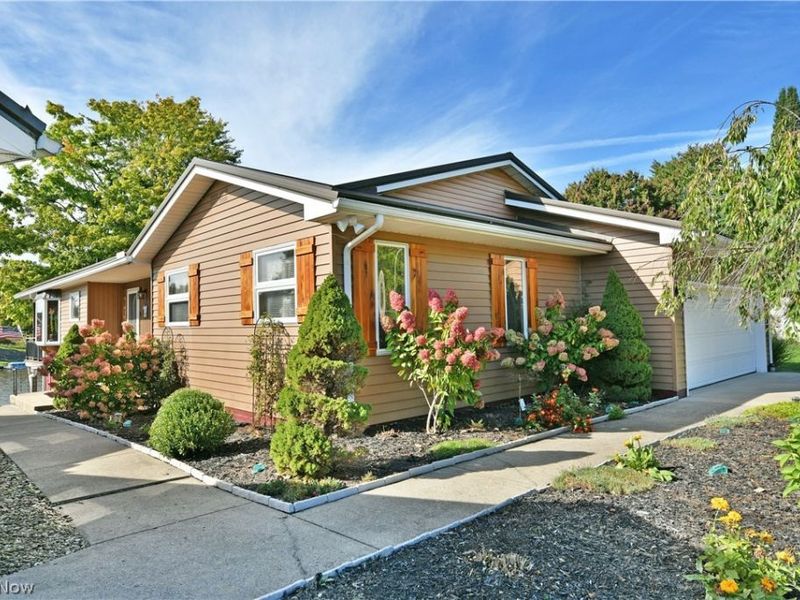 1460 Lake Vue Drive, Roaming Shores, OH 44085 Photo 3