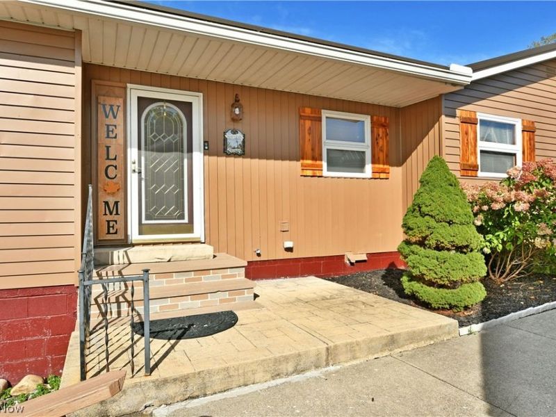 1460 Lake Vue Drive, Roaming Shores, OH 44085 Photo 4