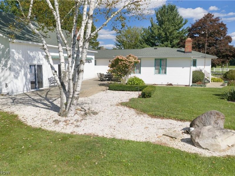 1325 Braceville Robinson Road, Southington, OH 44470 Photo 8