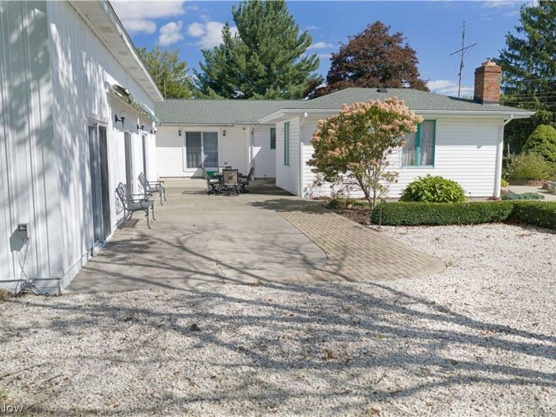 1325 Braceville Robinson Road, Southington, OH 44470 Photo 9