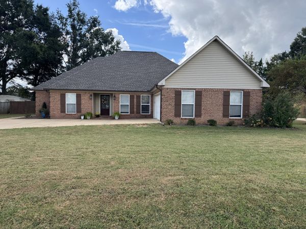 616 McArthur Ln., New Albany, MS 38652