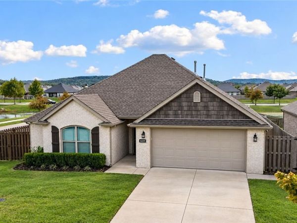 4439 W Divide Drive , Fayetteville, AR 72704