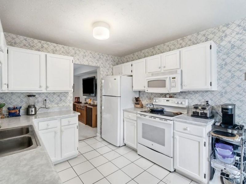 9831 Timbers Drive, Blue Ash, OH 45242 Photo 12
