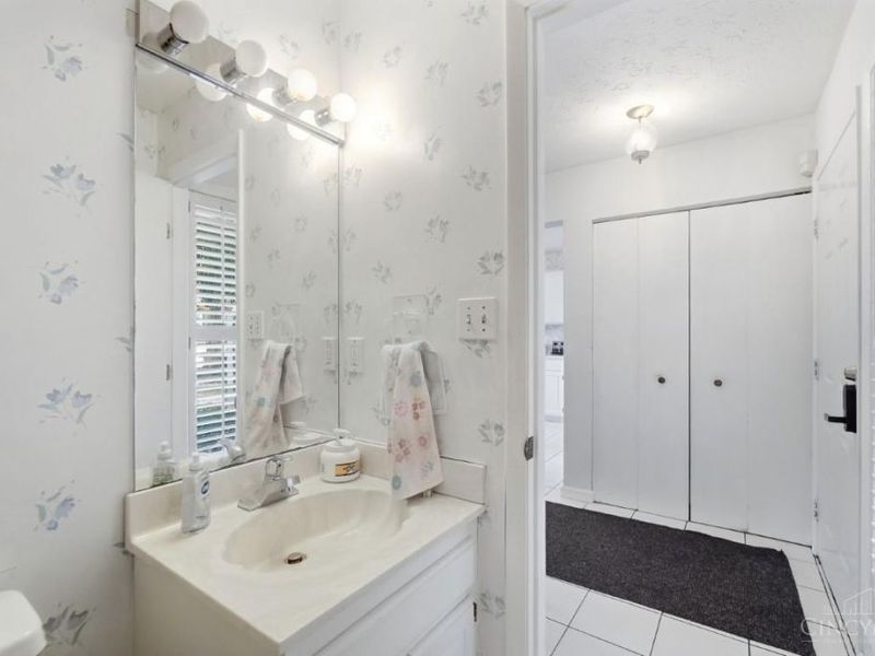 9831 Timbers Drive, Blue Ash, OH 45242 Photo 15