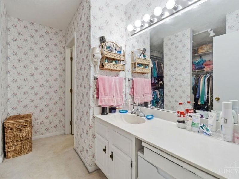 9831 Timbers Drive, Blue Ash, OH 45242 Photo 20