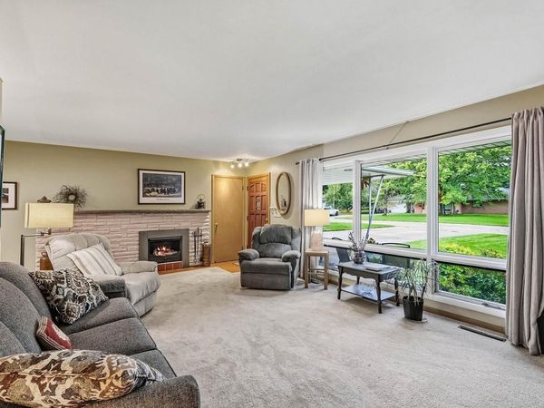 219 Heidel ROAD, Thiensville, WI 53092