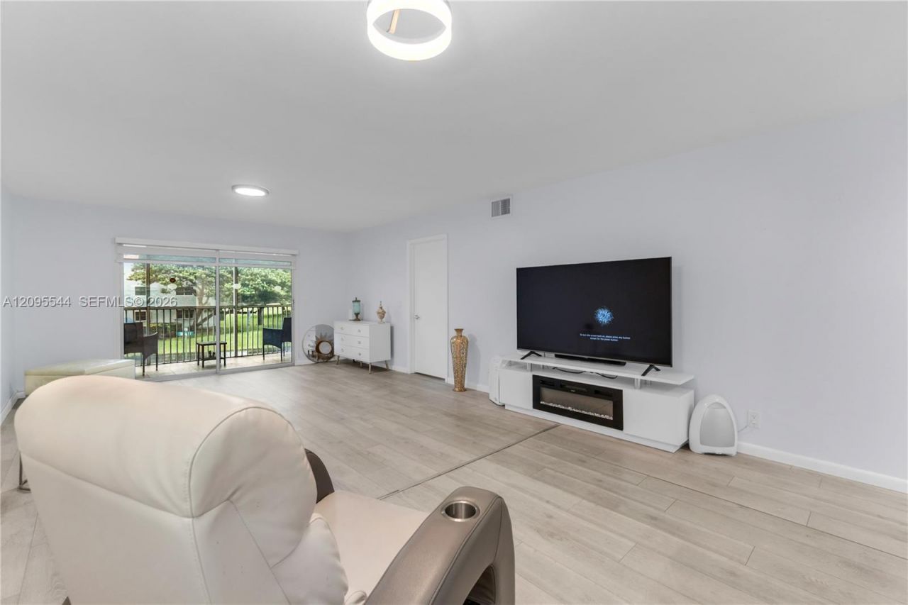 12500 SW 5th Ct , Unit 210M, Pembroke Pines, FL 33027 Photo