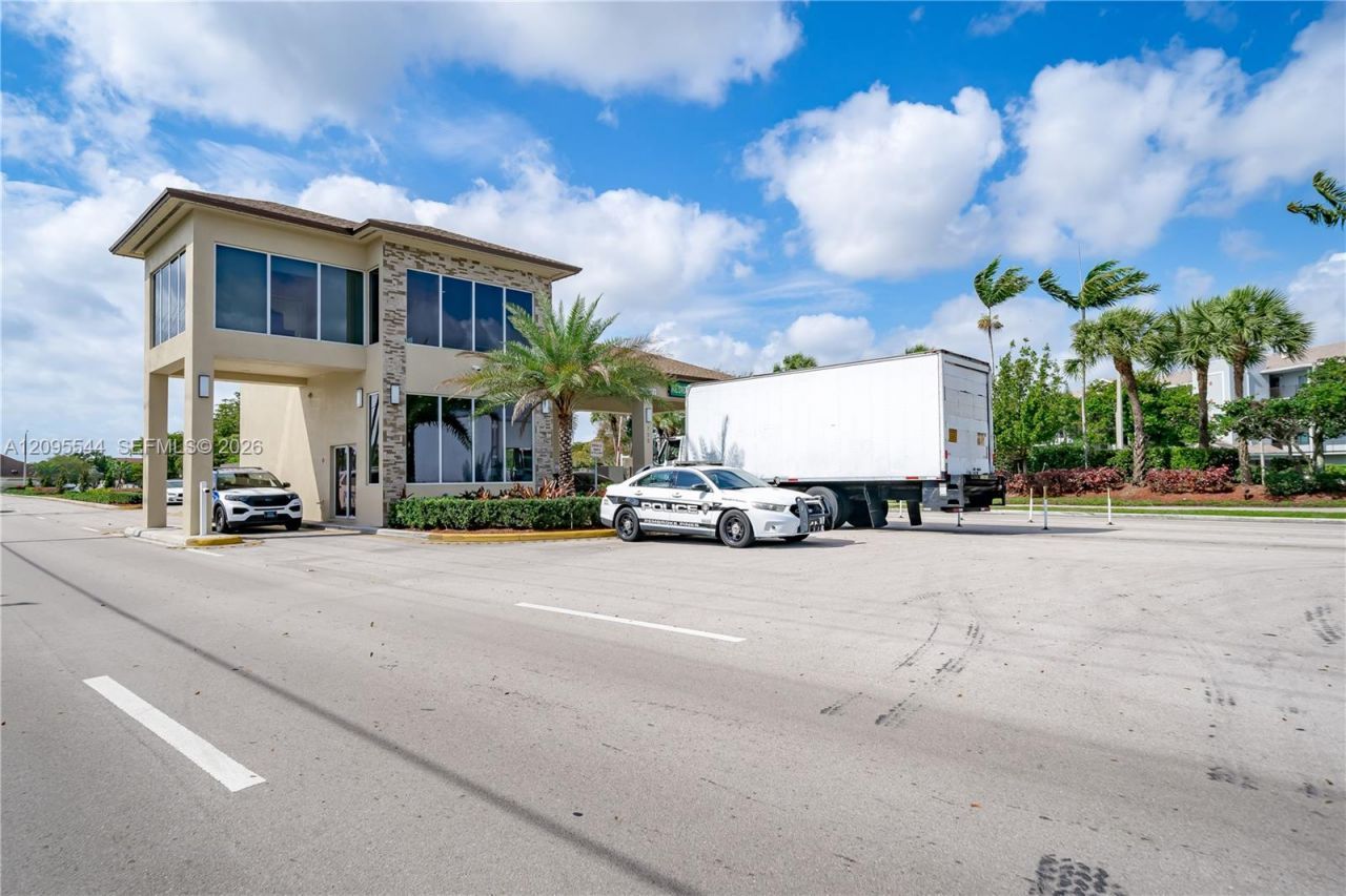12500 SW 5th Ct , Unit 210M, Pembroke Pines, FL 33027 Photo