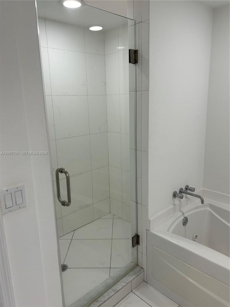 500 Brickell Ave , Unit 2304, Miami, FL 33131 Photo