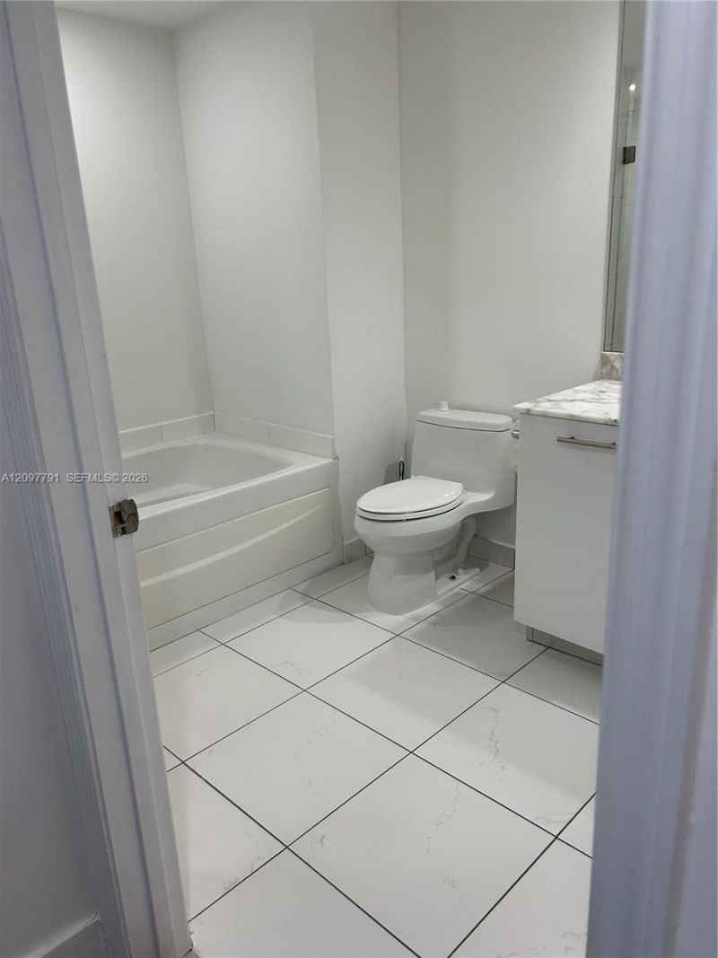 500 Brickell Ave , Unit 2304, Miami, FL 33131 Photo
