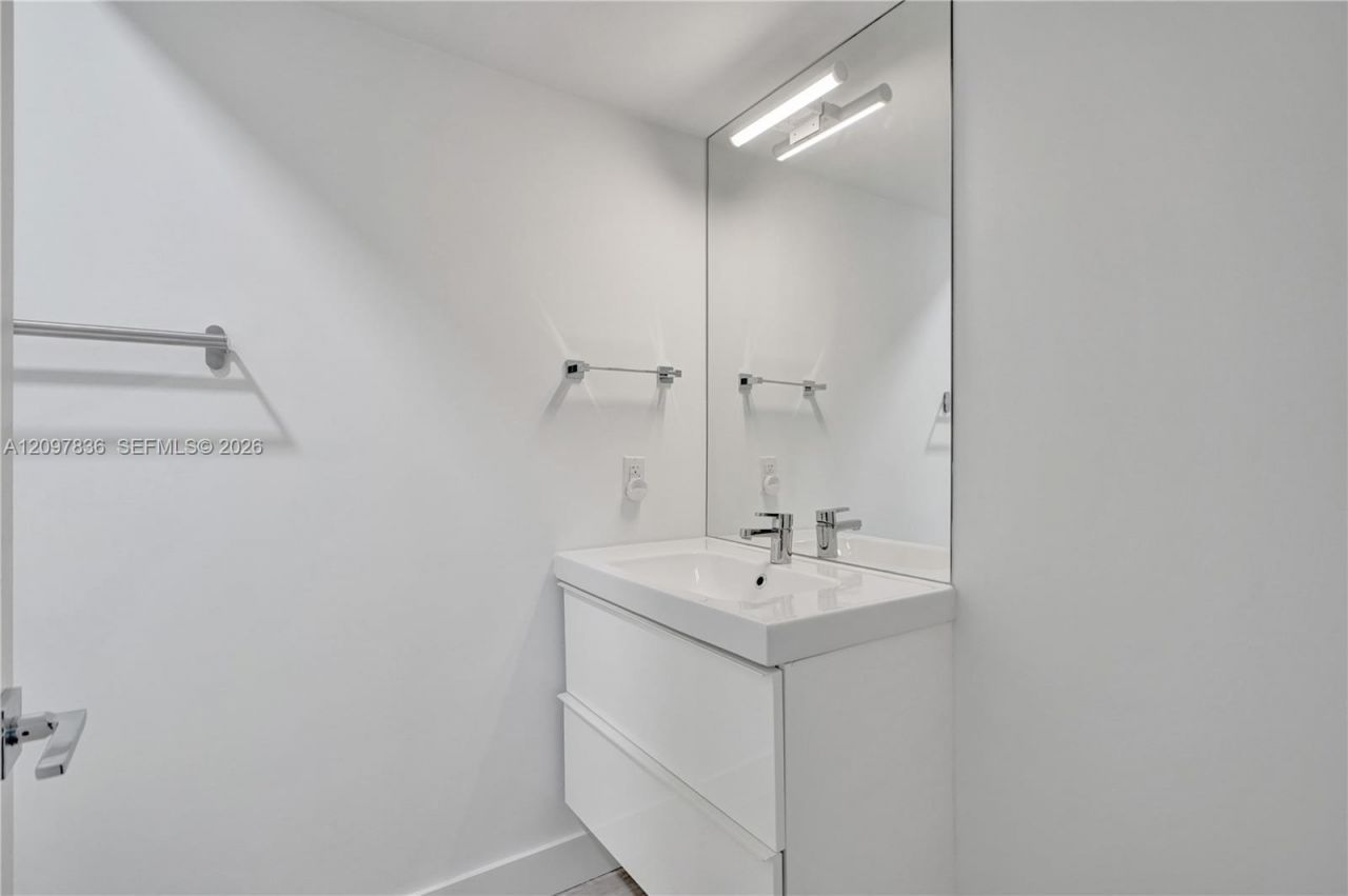 2851 NE 183rd St, Unit 211E, Aventura, FL 33160 Photo