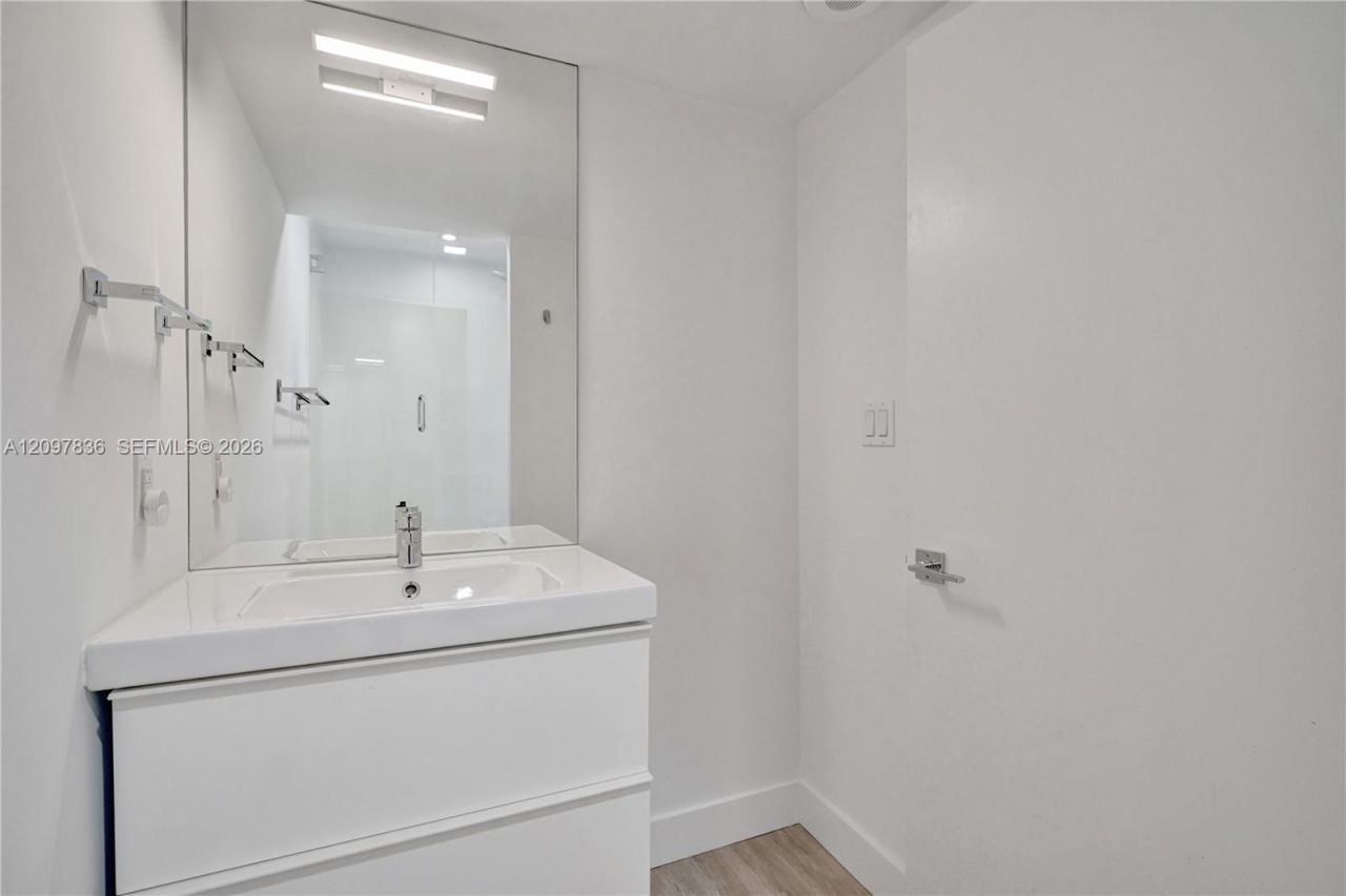 2851 NE 183rd St, Unit 211E, Aventura, FL 33160 Photo