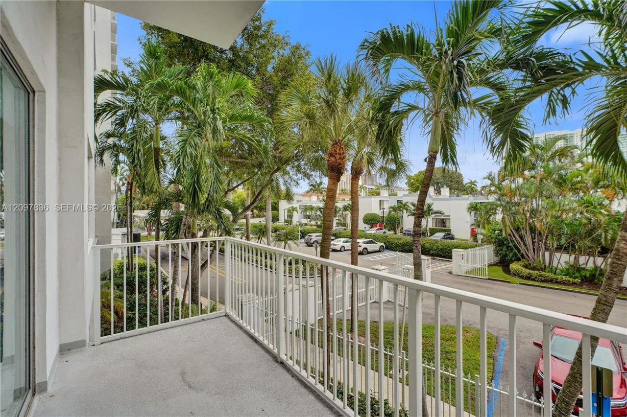 2851 NE 183rd St, Unit 211E, Aventura, FL 33160 Photo