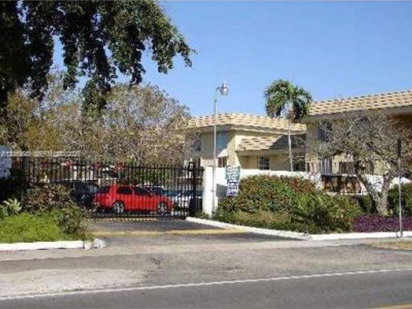 10905 N Kendall Dr , Unit 406, Miami, FL 33176